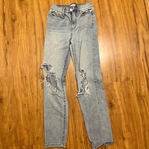 Adorable pair of jeans!!